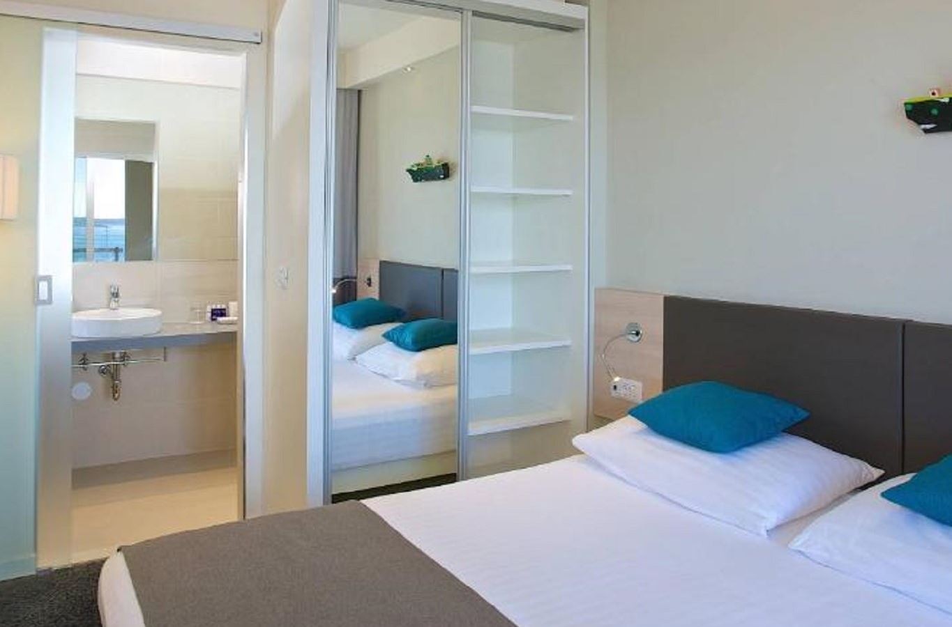 rooms-twin-superior-room-park-view-balcony