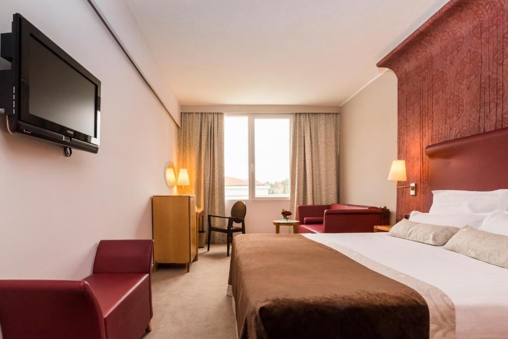 rooms-classic-room-balcony