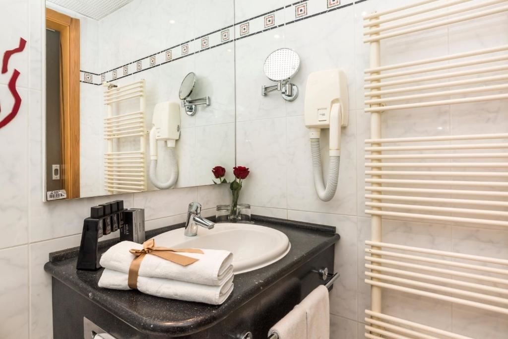 rooms-classic-room-balcony