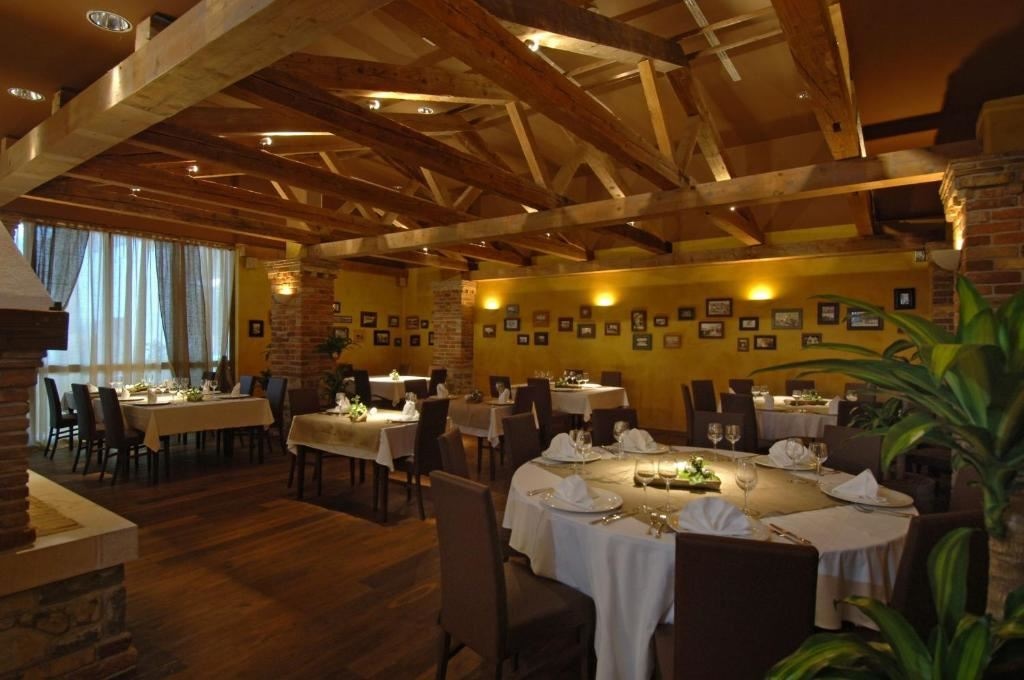 restaurants-restaurants