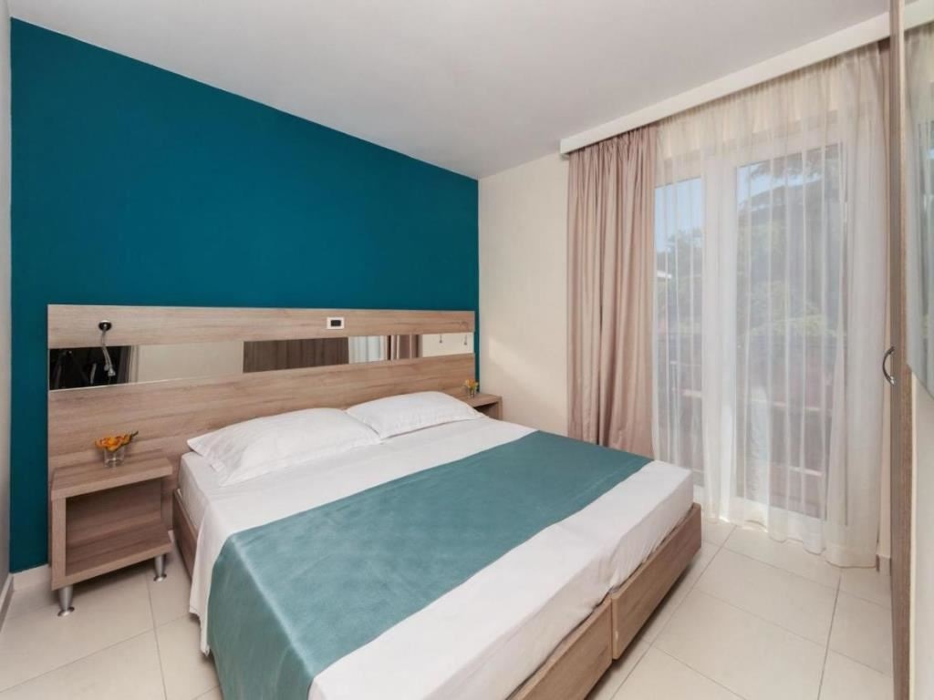 rooms-1-bedroom-superior-apartment-park-view-balcony