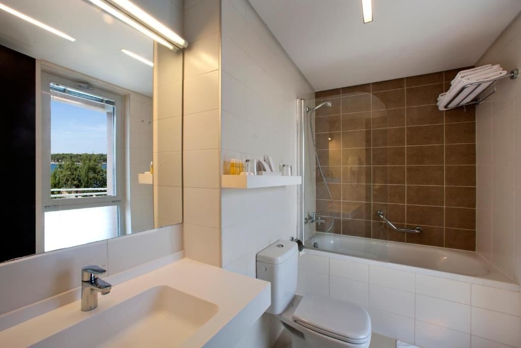 rooms-premium-room-seaview-balcony-promotion