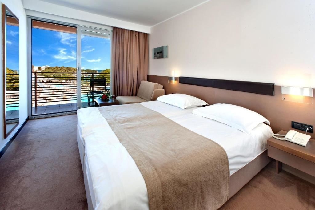 rooms-premium-room-seaview-balcony-promotion