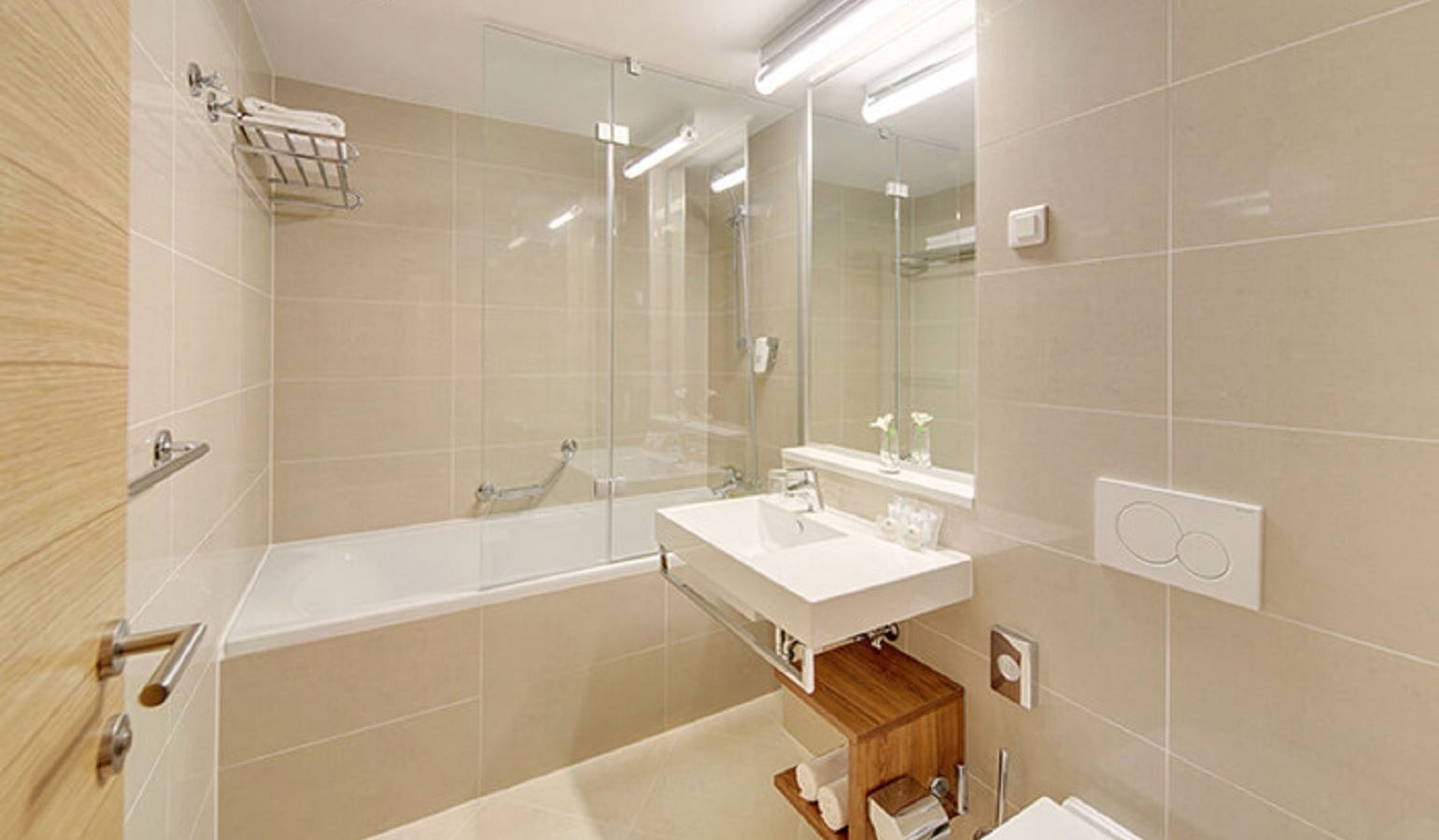 rooms-triple-superior-room-sea-side-balcony