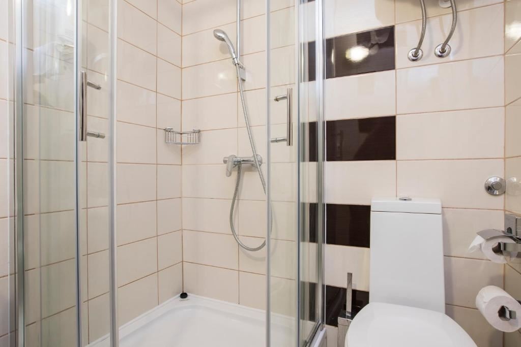 rooms-1-bedroom-classic-apartment-park-view-balcony