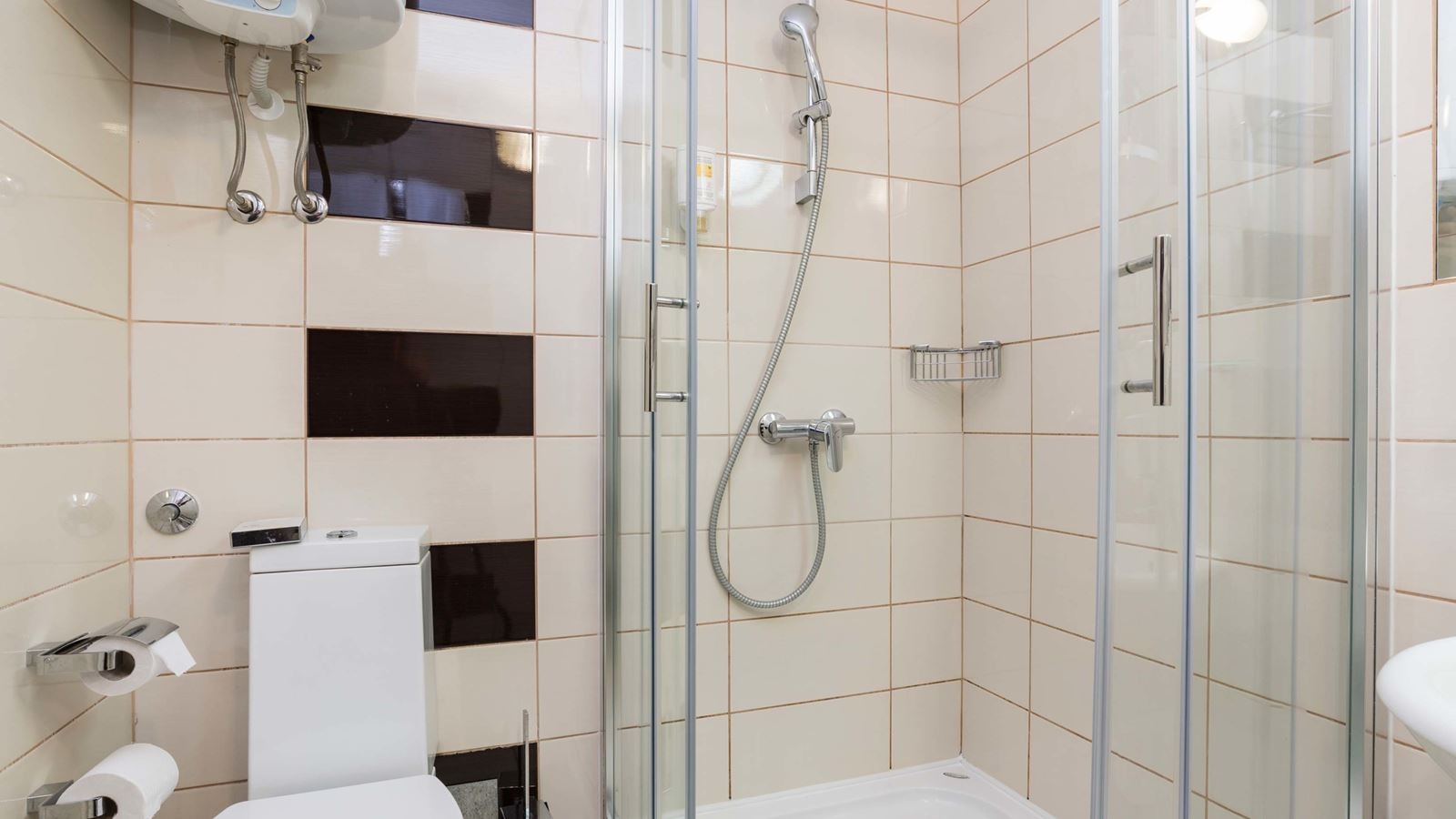 rooms-1-bedroom-classic-apartment-park-view-balcony