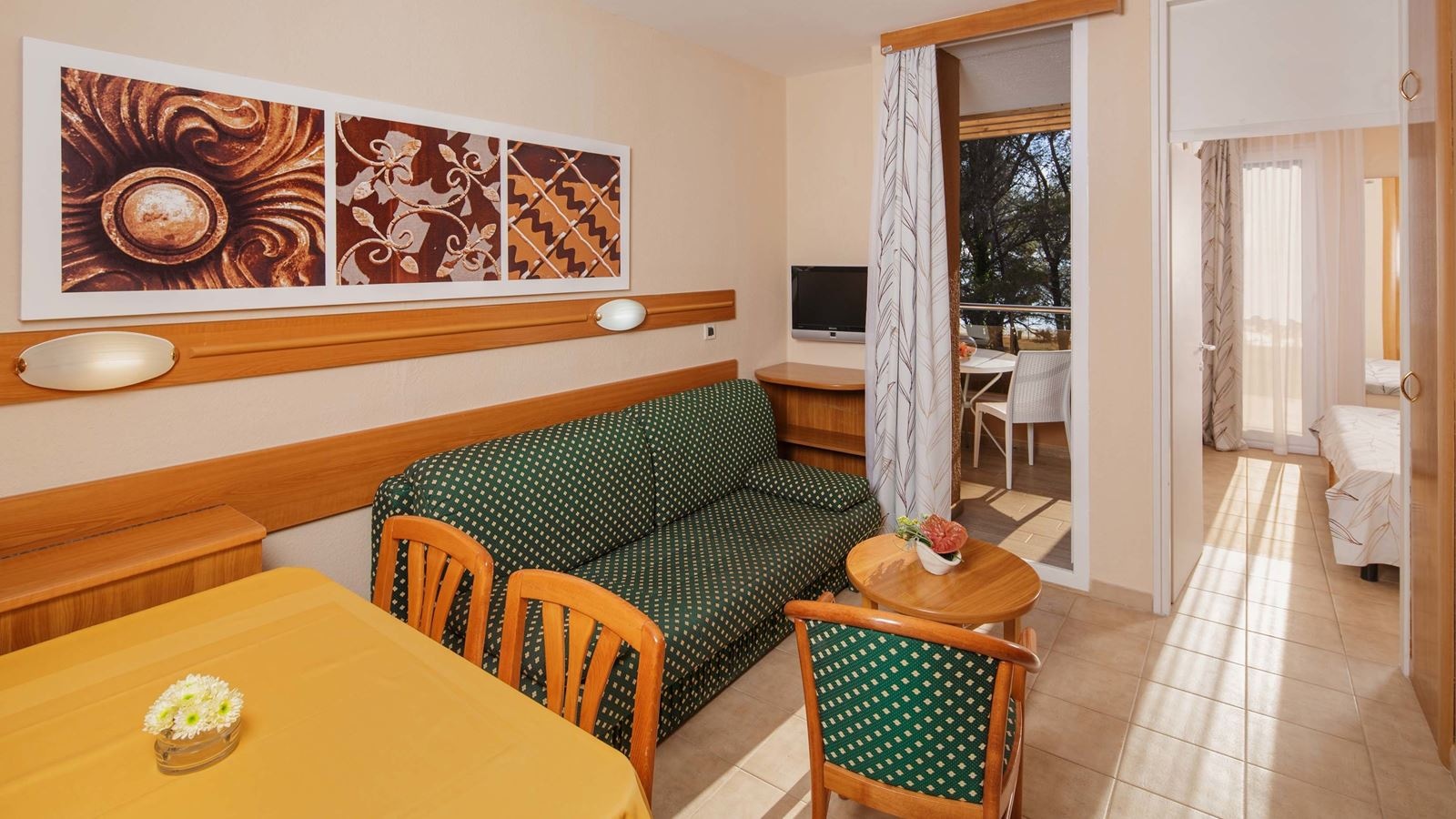 rooms-1-bedroom-classic-apartment-park-view-balcony