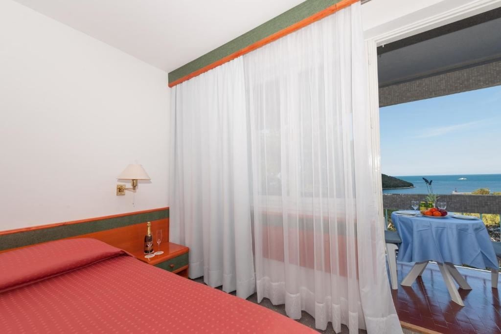 rooms-double-premium-room-seaside-balcony