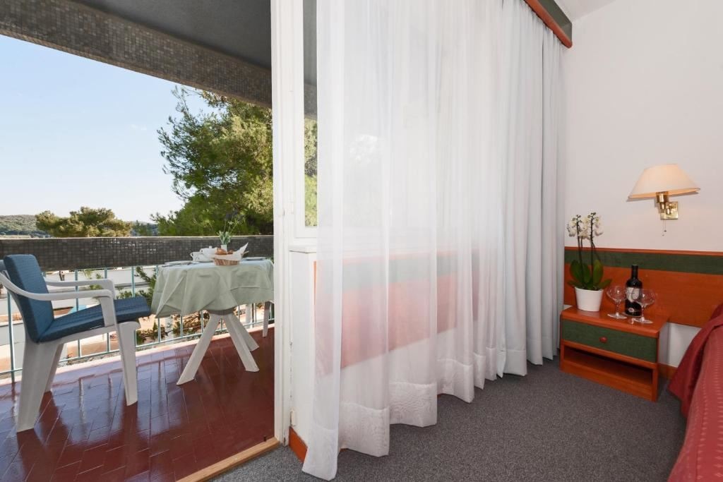 rooms-superior-room-balcony