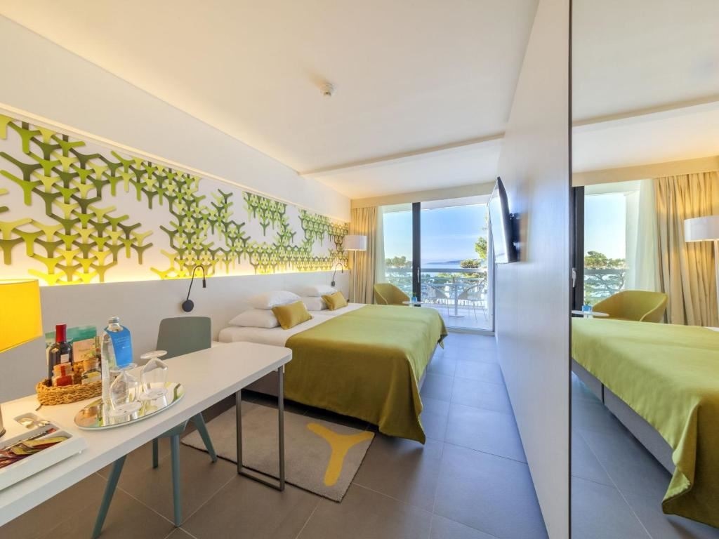 rooms-standard-room-seaside-balcony