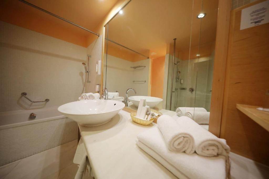 rooms-large-family-room