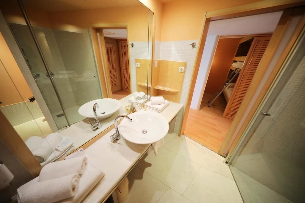 rooms-large-family-room