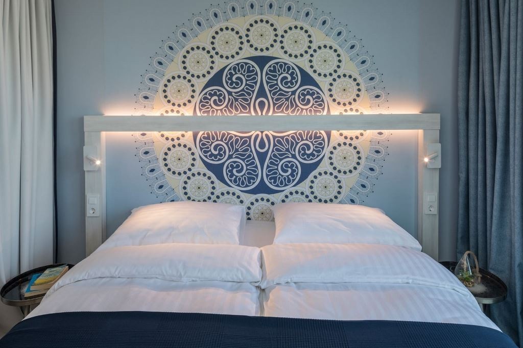 rooms-comfort-family-room-balcony