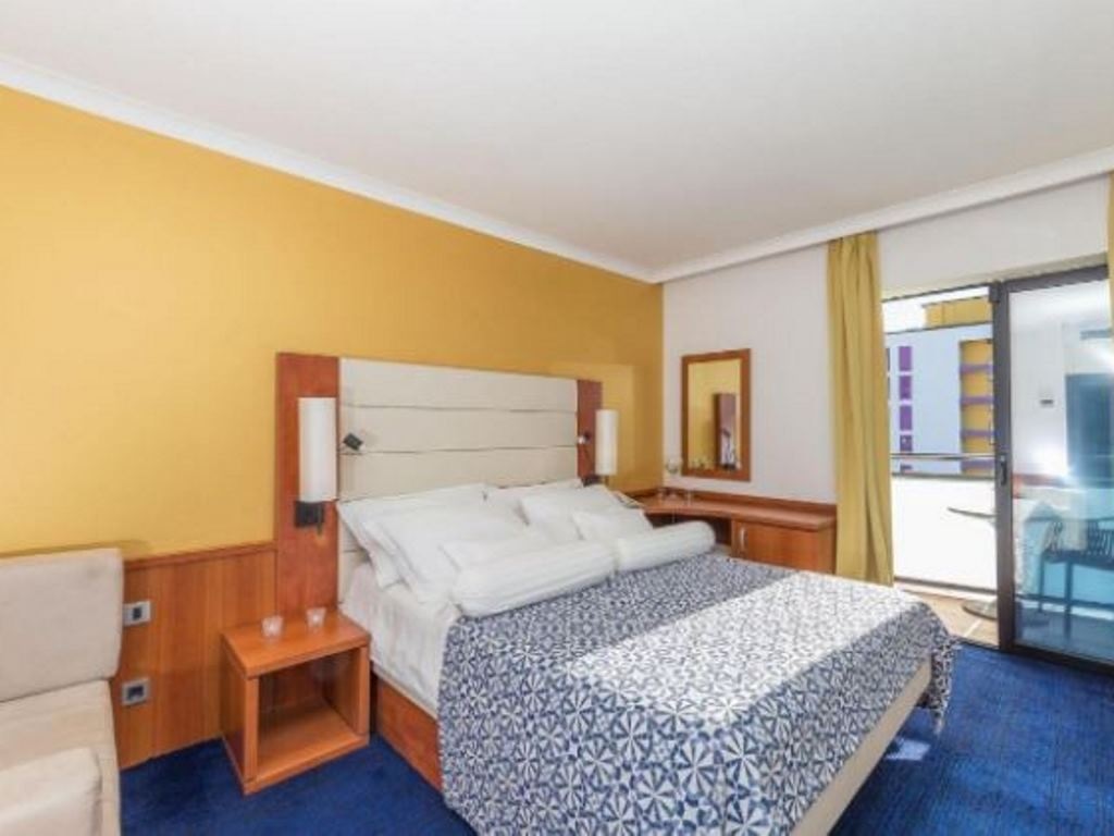 rooms-superior-room-seaview-balcony