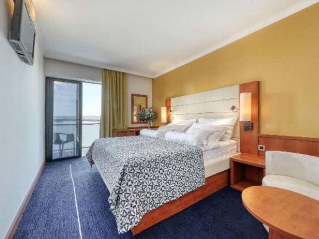 rooms-premium-room-seaview-balcony