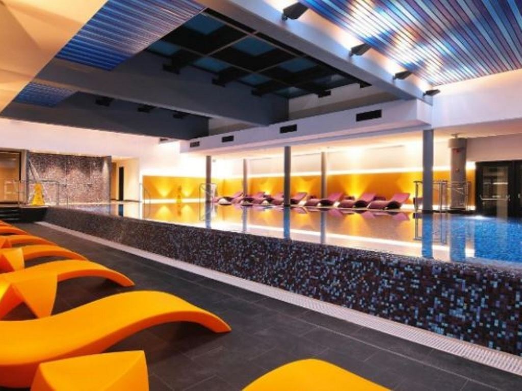 pools-indoor-pool