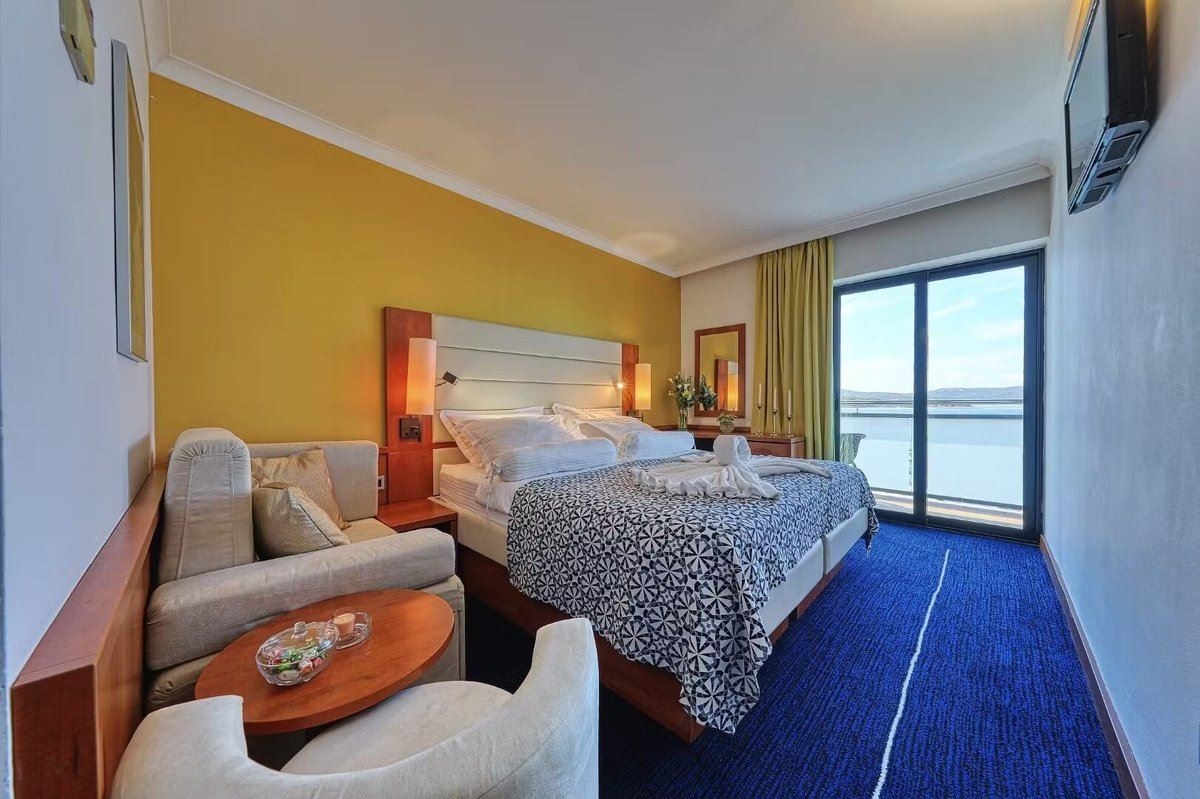 rooms-superior-room-seaview-balcony