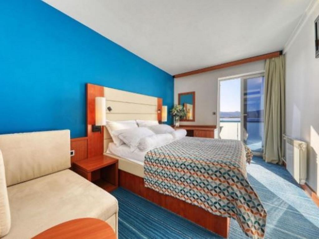 rooms-premium-room-seaview-balcony