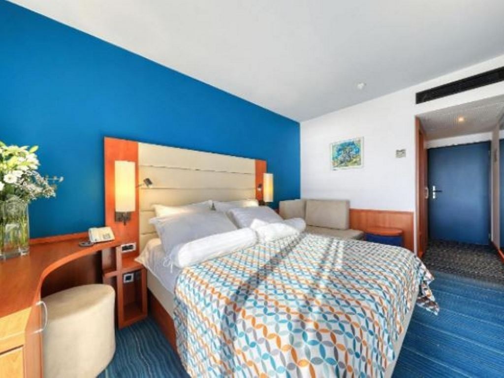 rooms-superior-room-seaview-balcony