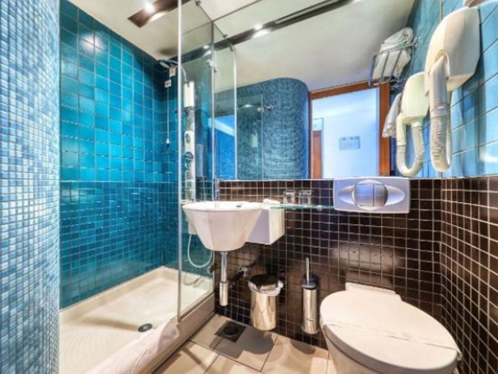 rooms-superior-room-seaview-balcony