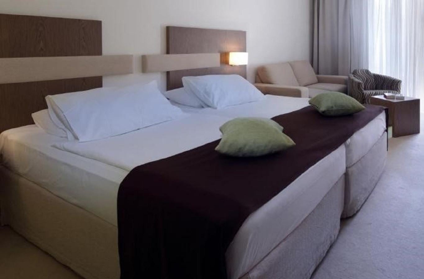 rooms-standard-room-balcony