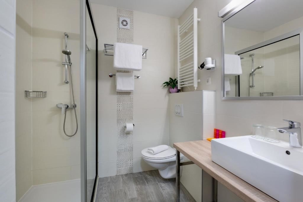 rooms-double-premium-room-balcony