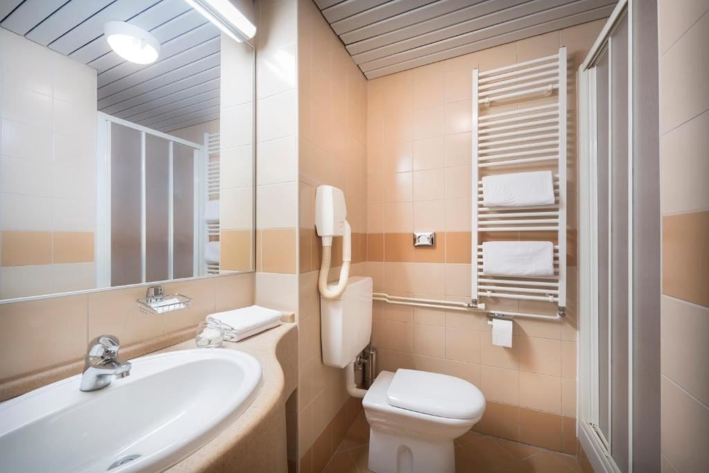 rooms-twin-standard-room