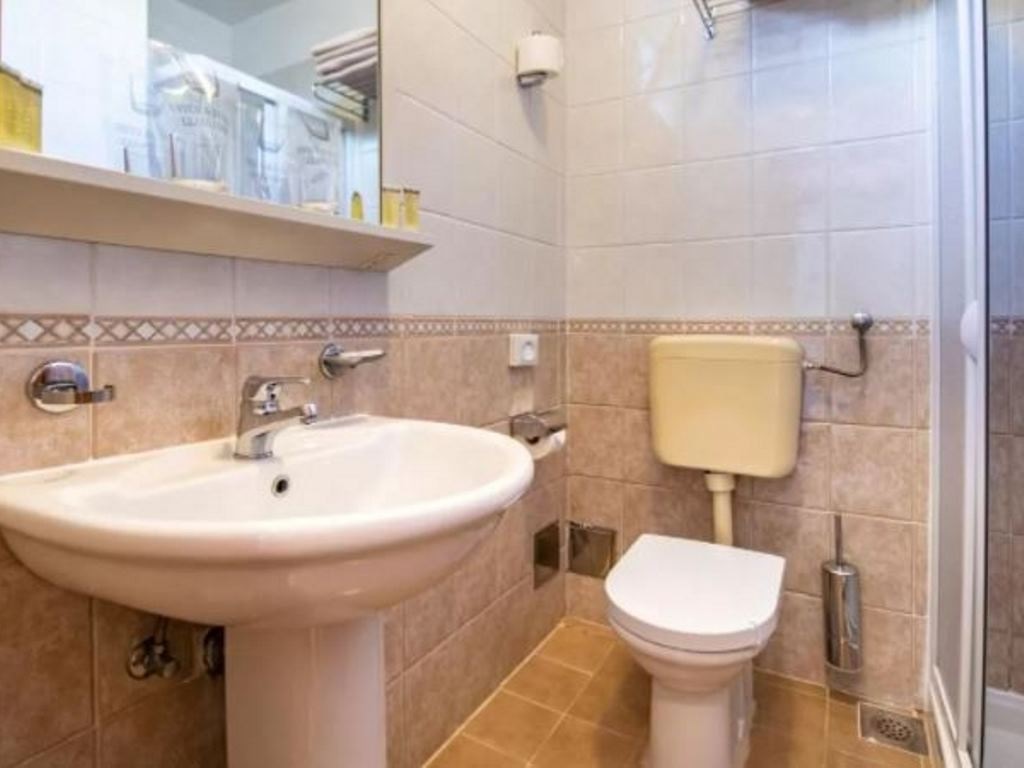 rooms-1-bedroom-apartment-balcony-or-terrace