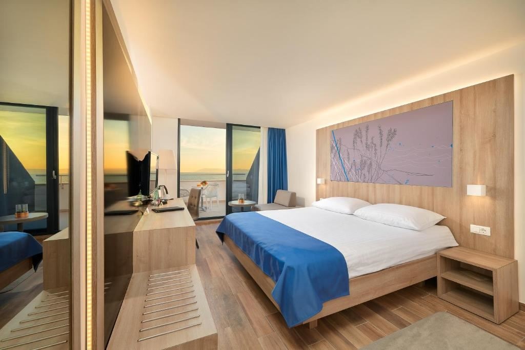 rooms-comfort-room-seaside-balcony