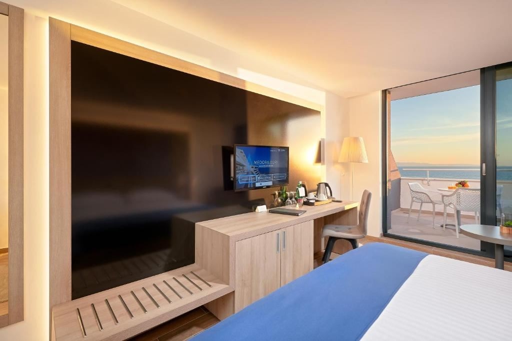 rooms-comfort-room-seaside-balcony