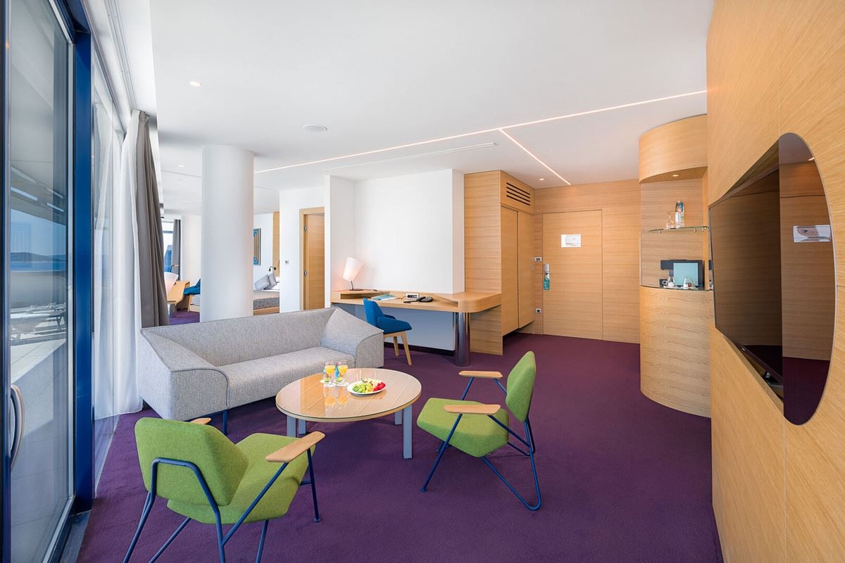 rooms-grand-suite-seaview-private-jacuzzi-terrace