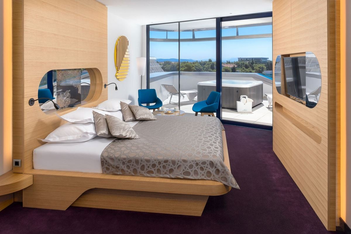 rooms-grand-suite-seaview-private-jacuzzi-terrace