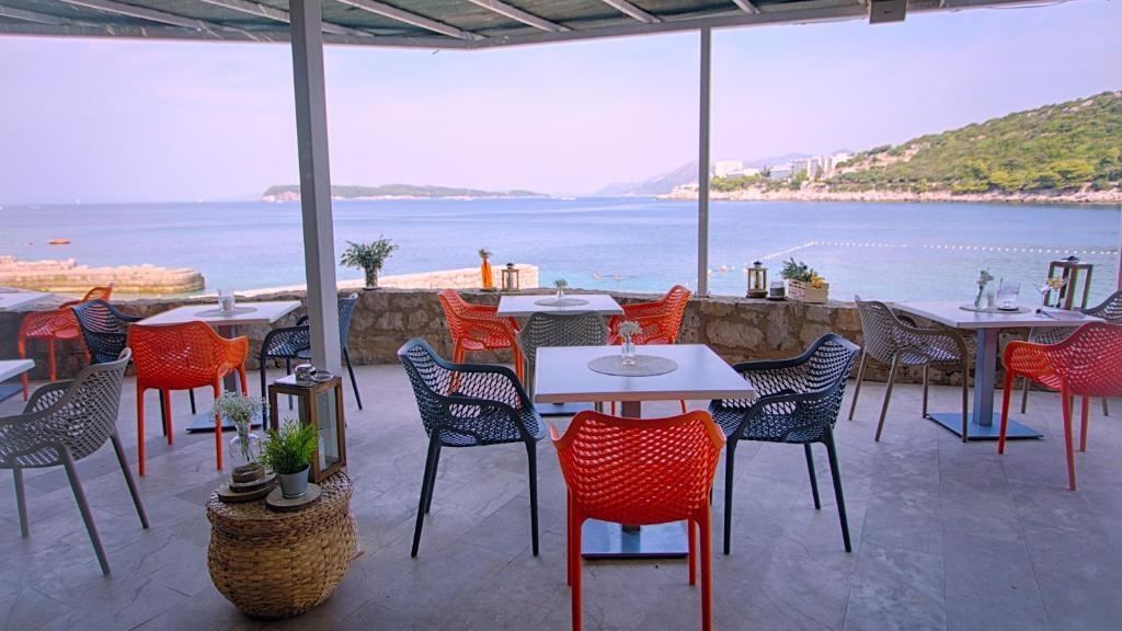 restaurants-restaurants