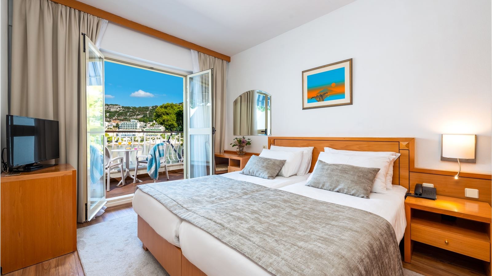 rooms-double-standard-room-seaview-balcony