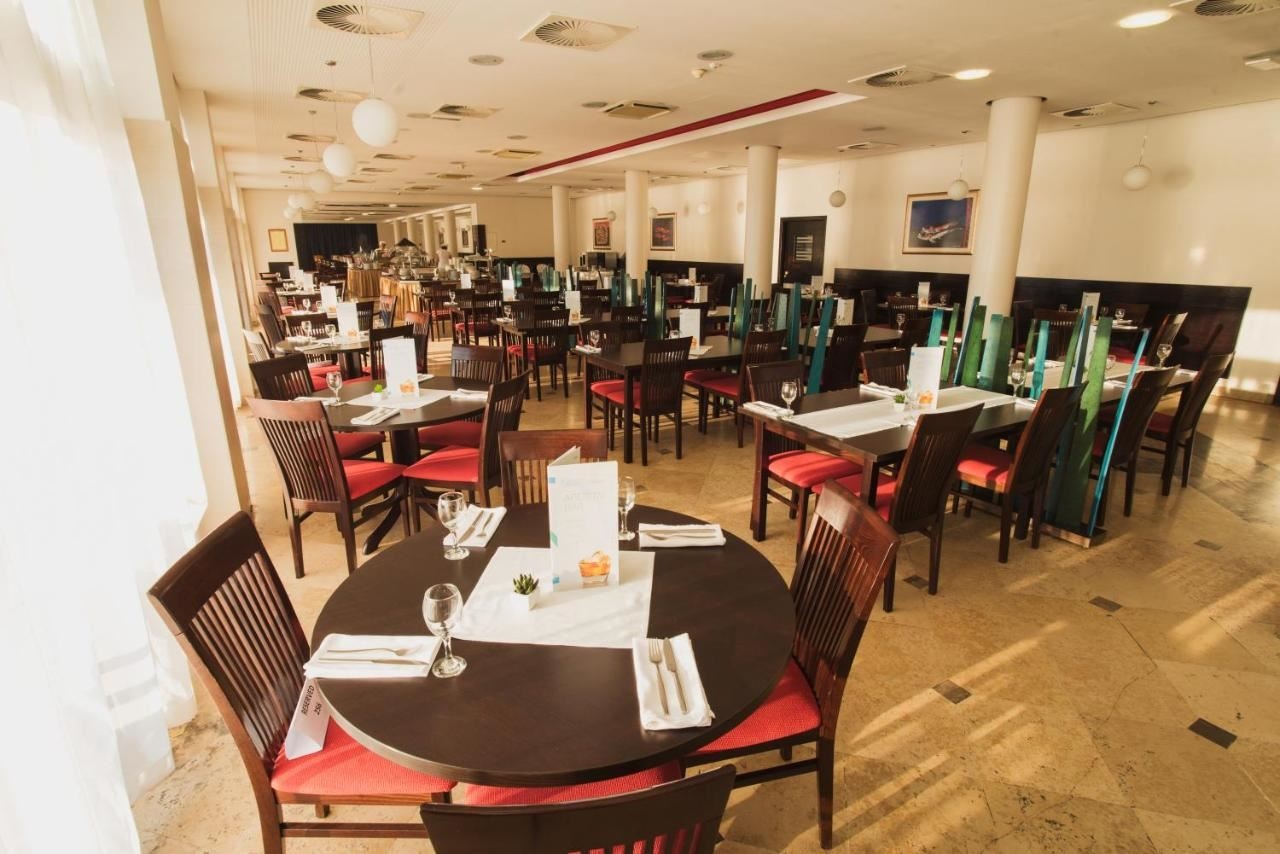 restaurants-restaurants