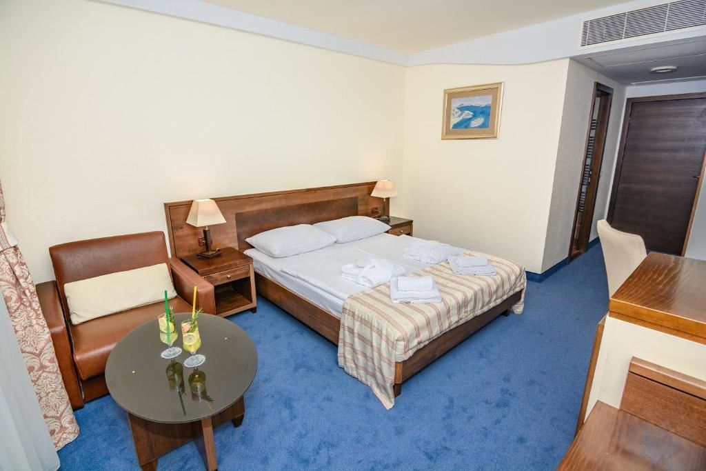 rooms-double-standard-room-balcony