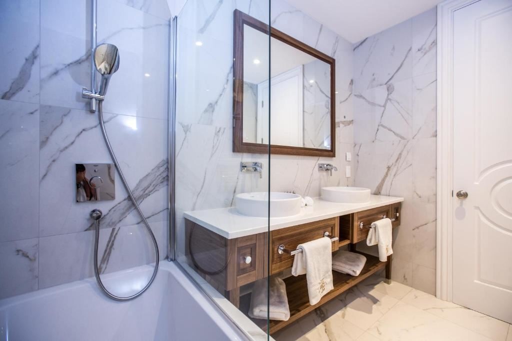 rooms-double-deluxe-room-balcony