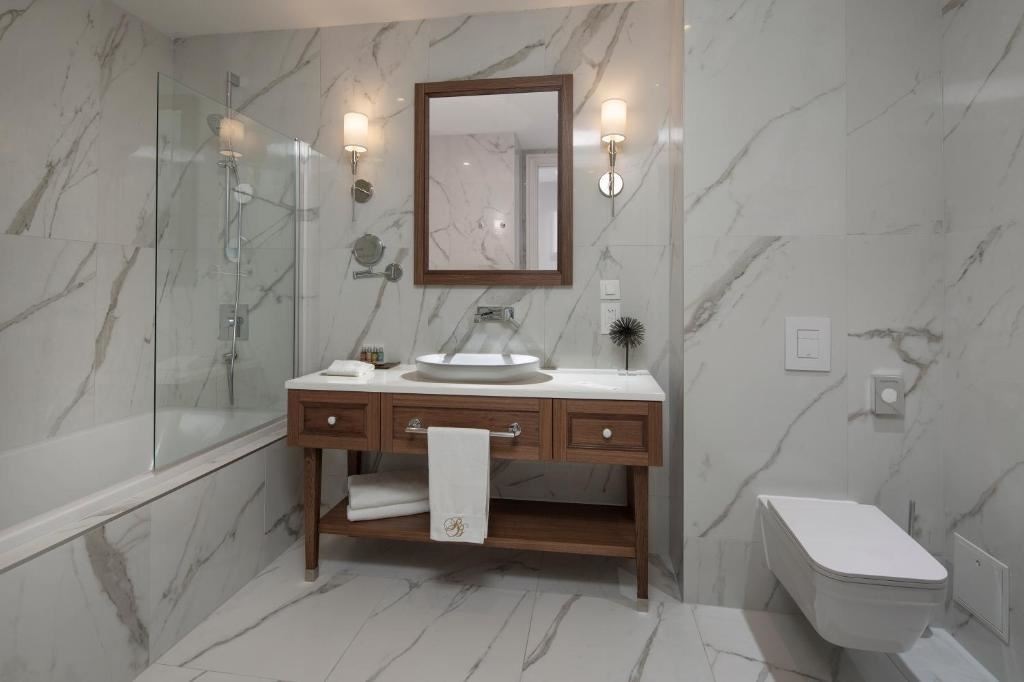 rooms-double-deluxe-room-balcony