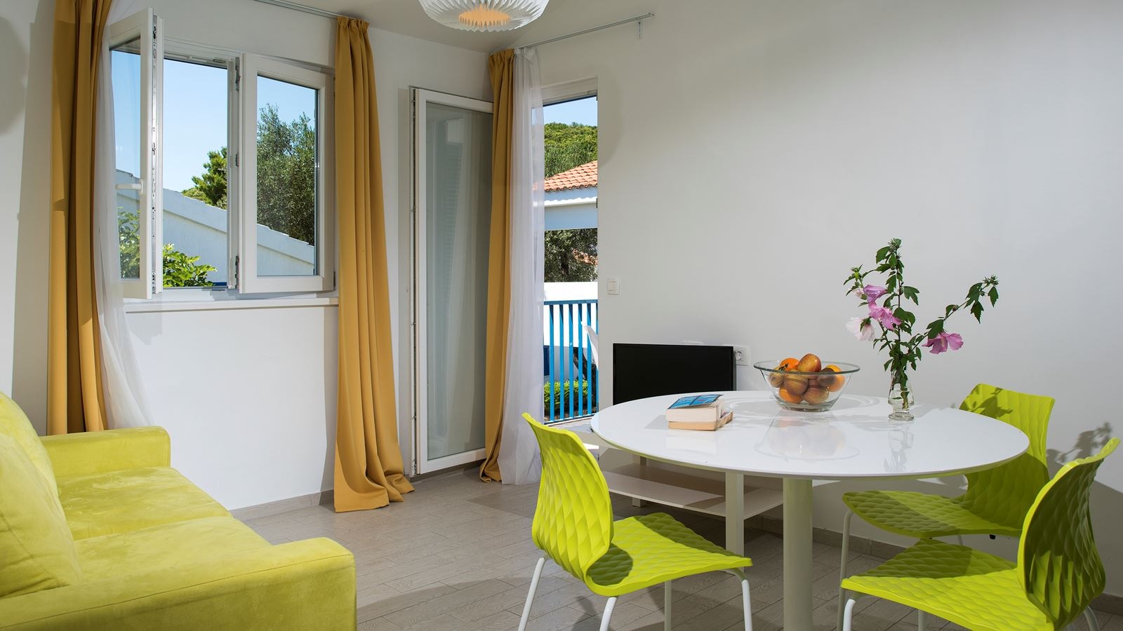 rooms-2-bedroom-standard-apartment-balcony