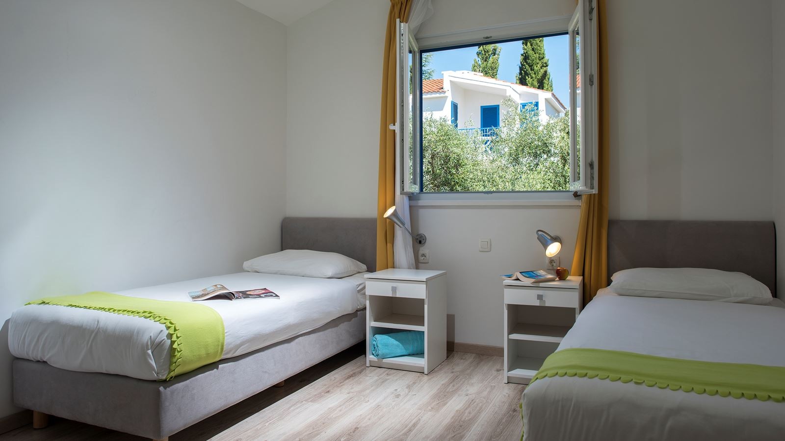 rooms-2-bedroom-standard-apartment-balcony