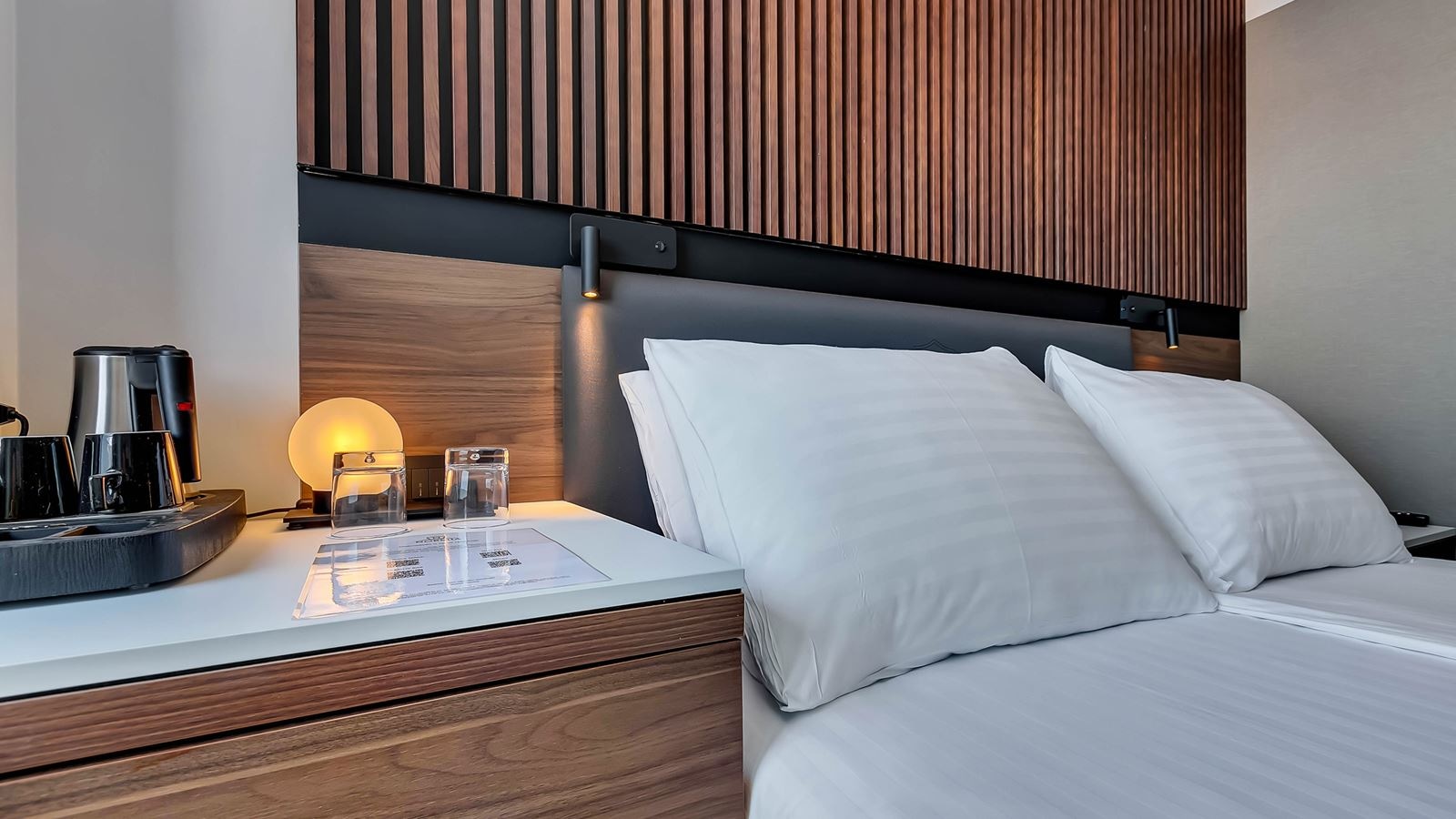 rooms-double-standard-room-balcony