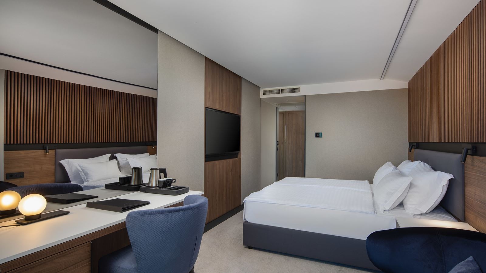 rooms-double-standard-room-frenchbalcony