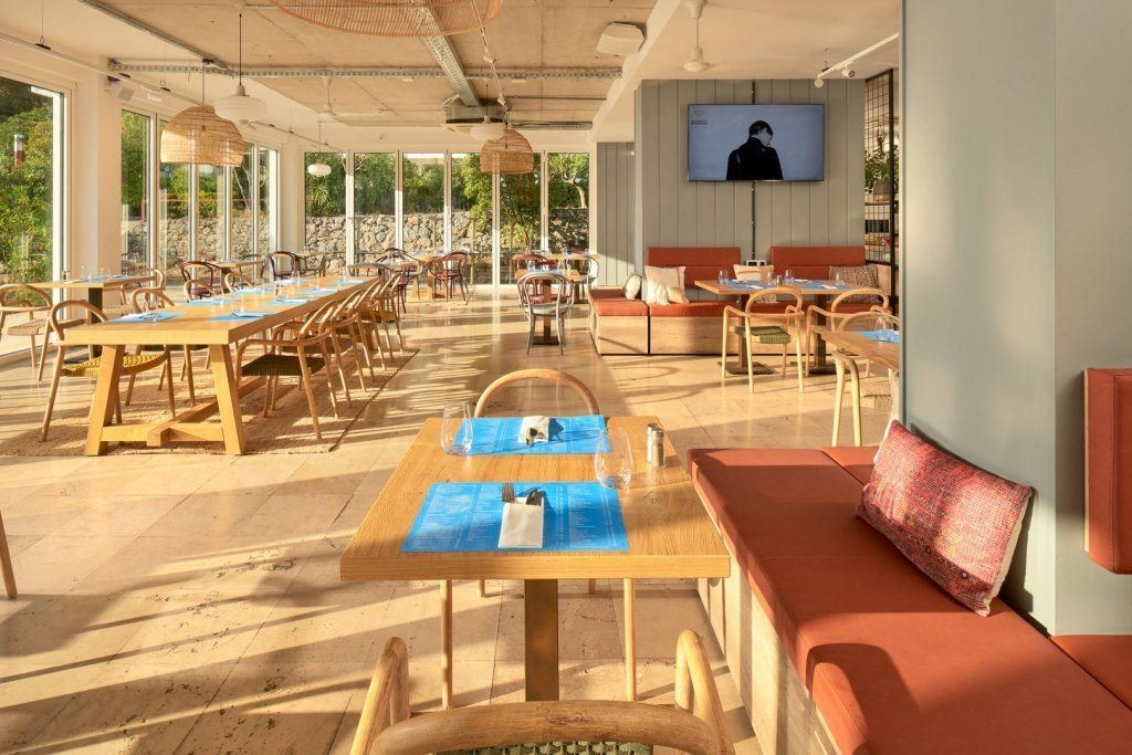 restaurants-main-building