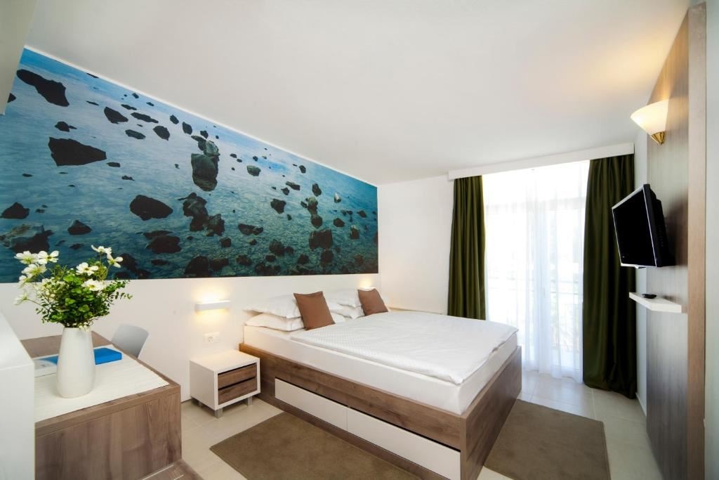 rooms-standard-room-seaside-balcony