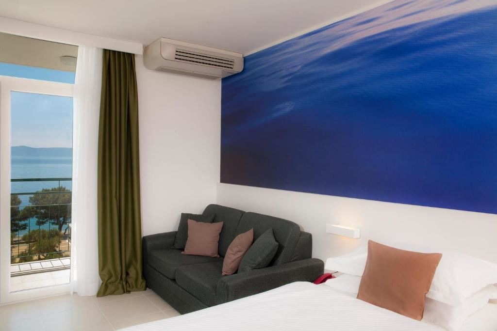 rooms-superior-room-seaside-balcony