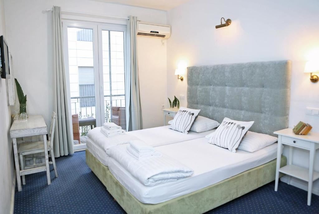 rooms-classic-room-balcony