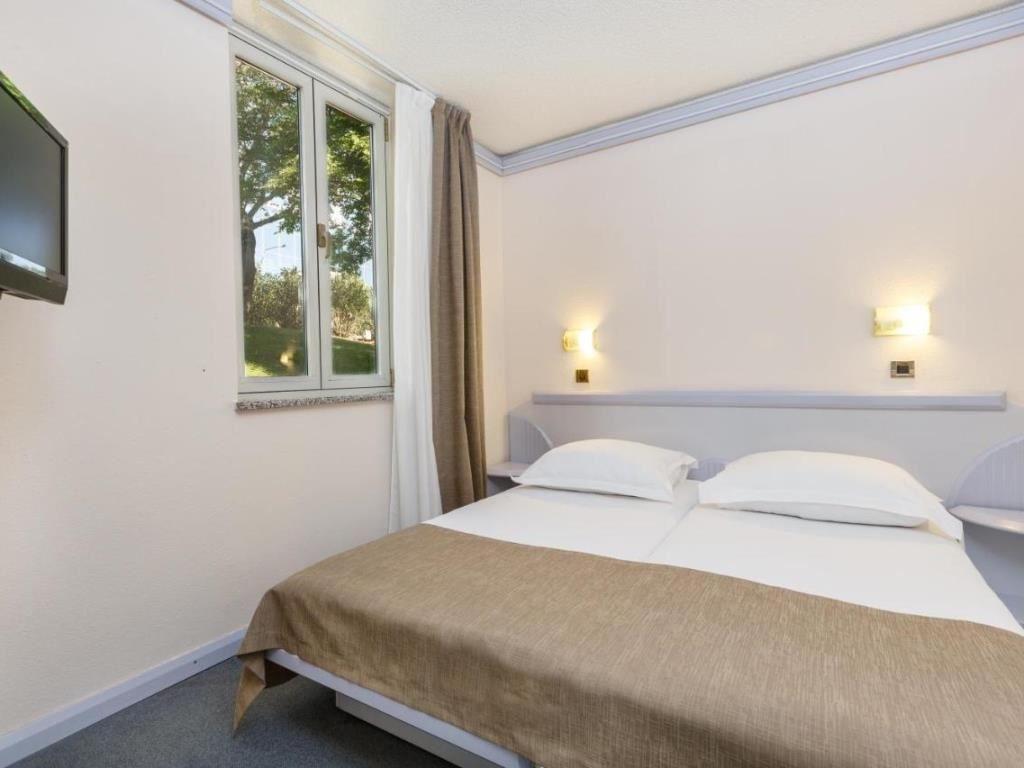 rooms-twin-classic-room-balcony