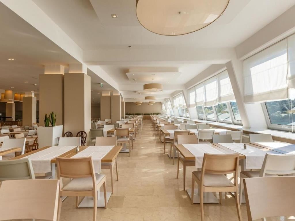 restaurants-restaurant