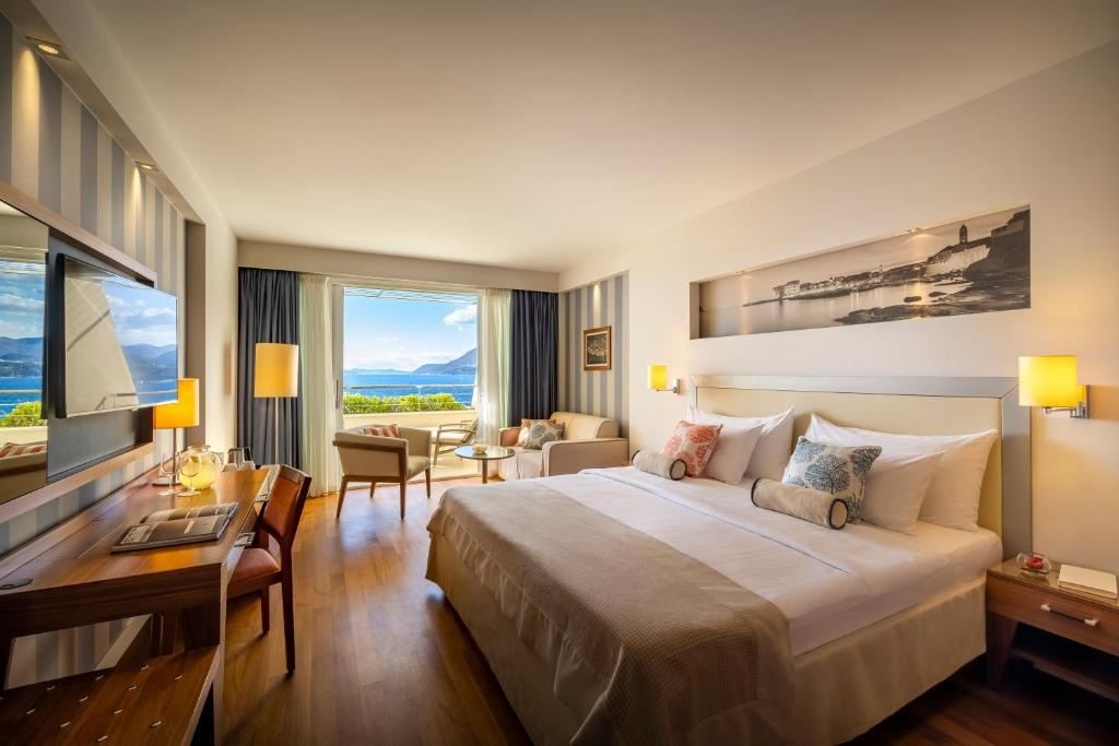 rooms-premium-room-sea-view-balcony