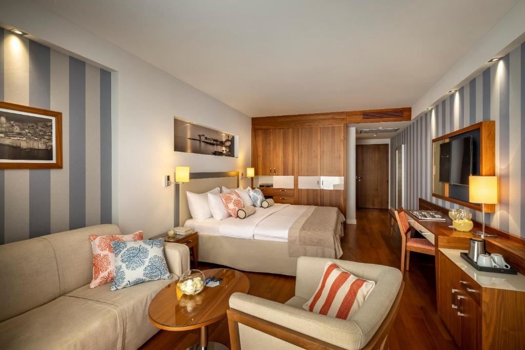 rooms-premium-room-sea-view-balcony